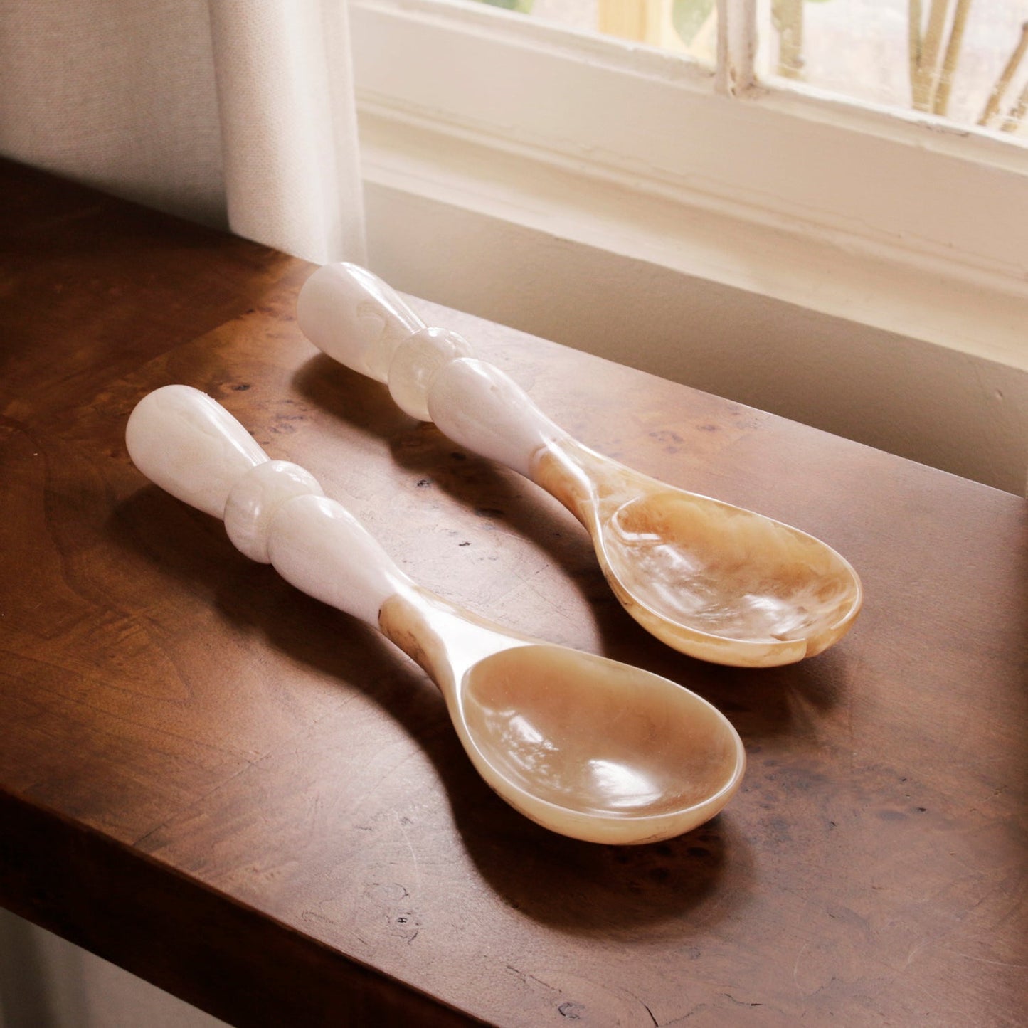 RESIN Alabaster Salad Servers White Swirl
