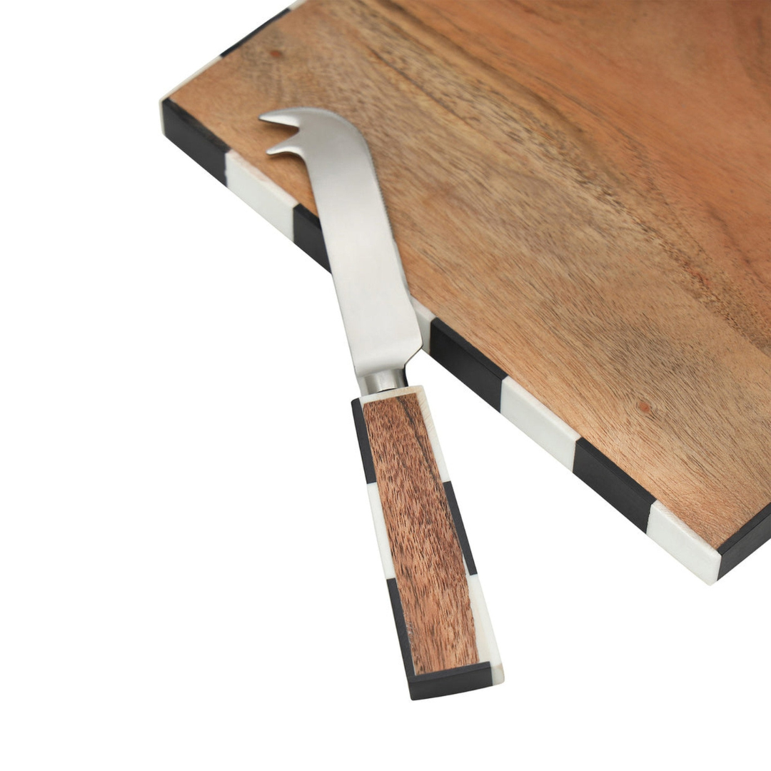 Tabla de quesos de tablero de ajedrez de Chenonceau con cuchillo