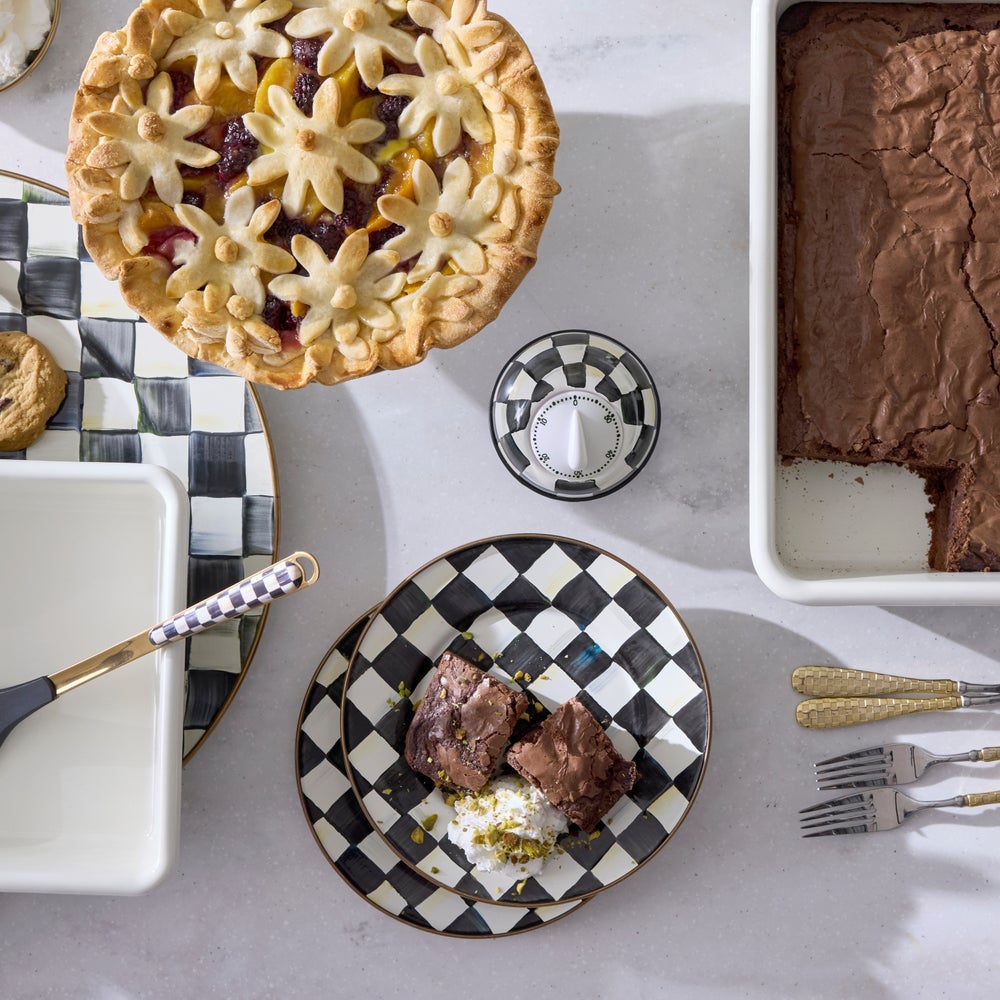 Courtly Check Pie Plate