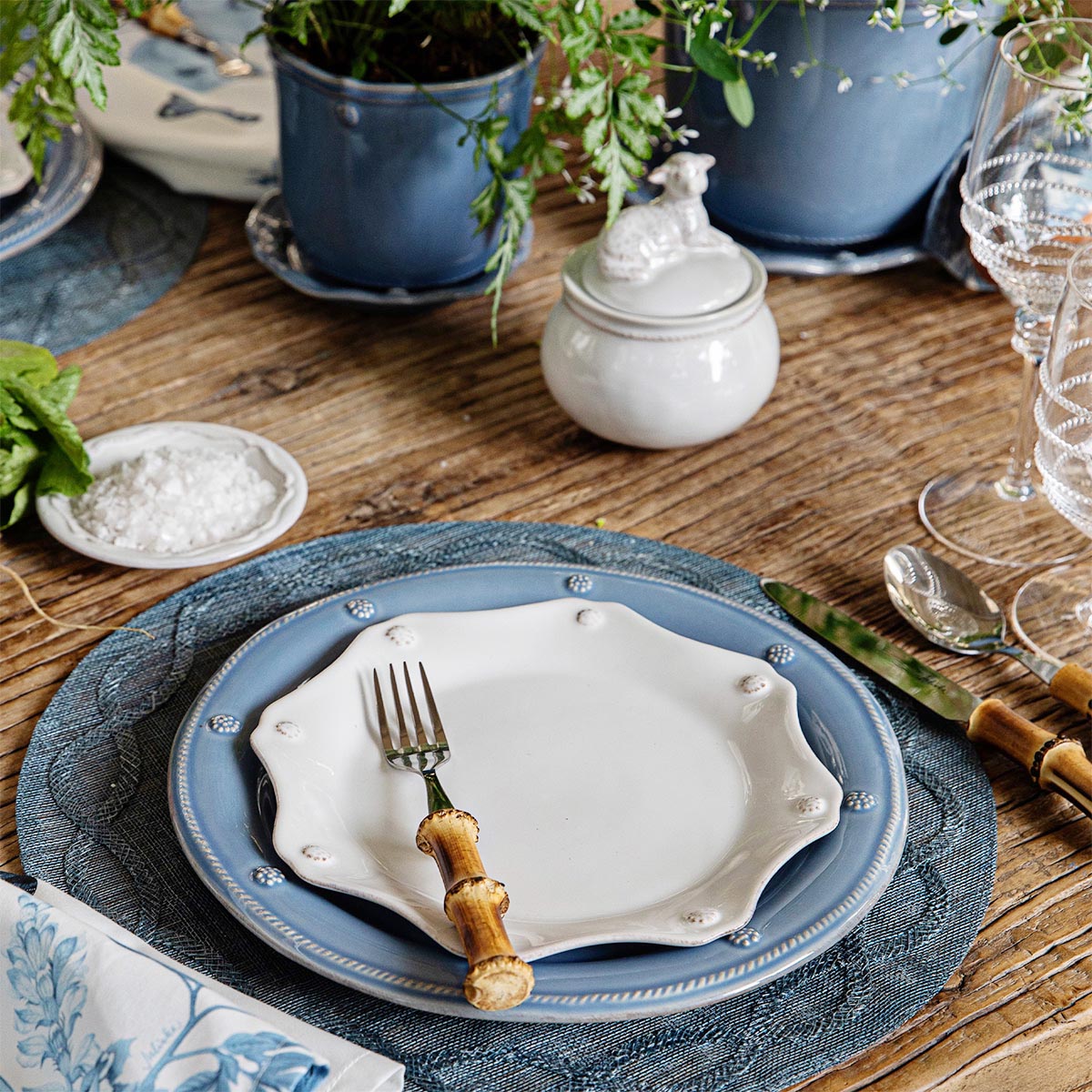 Berry & Thread Scalloped Dessert/Salad Plate - Whitewash