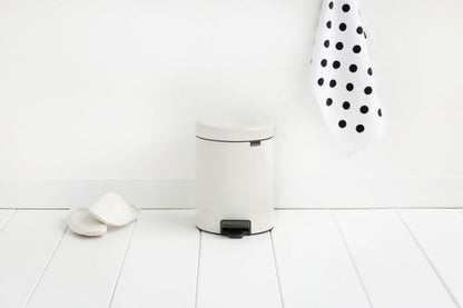 NewIcon Step on Trash Can, 5L White