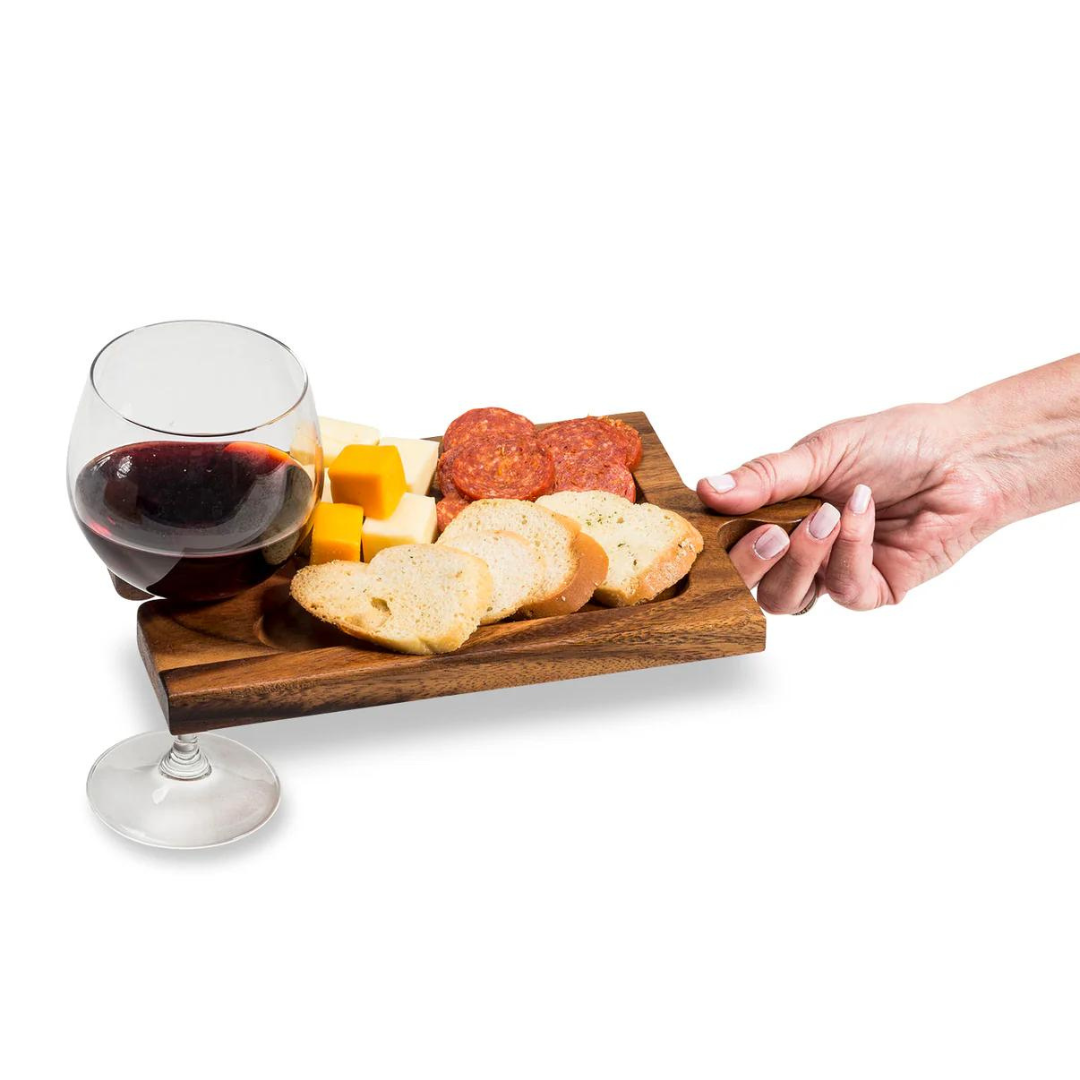 Tabla entrelazada con forma de rompecabezas para sostener copas de vino o charcutería 