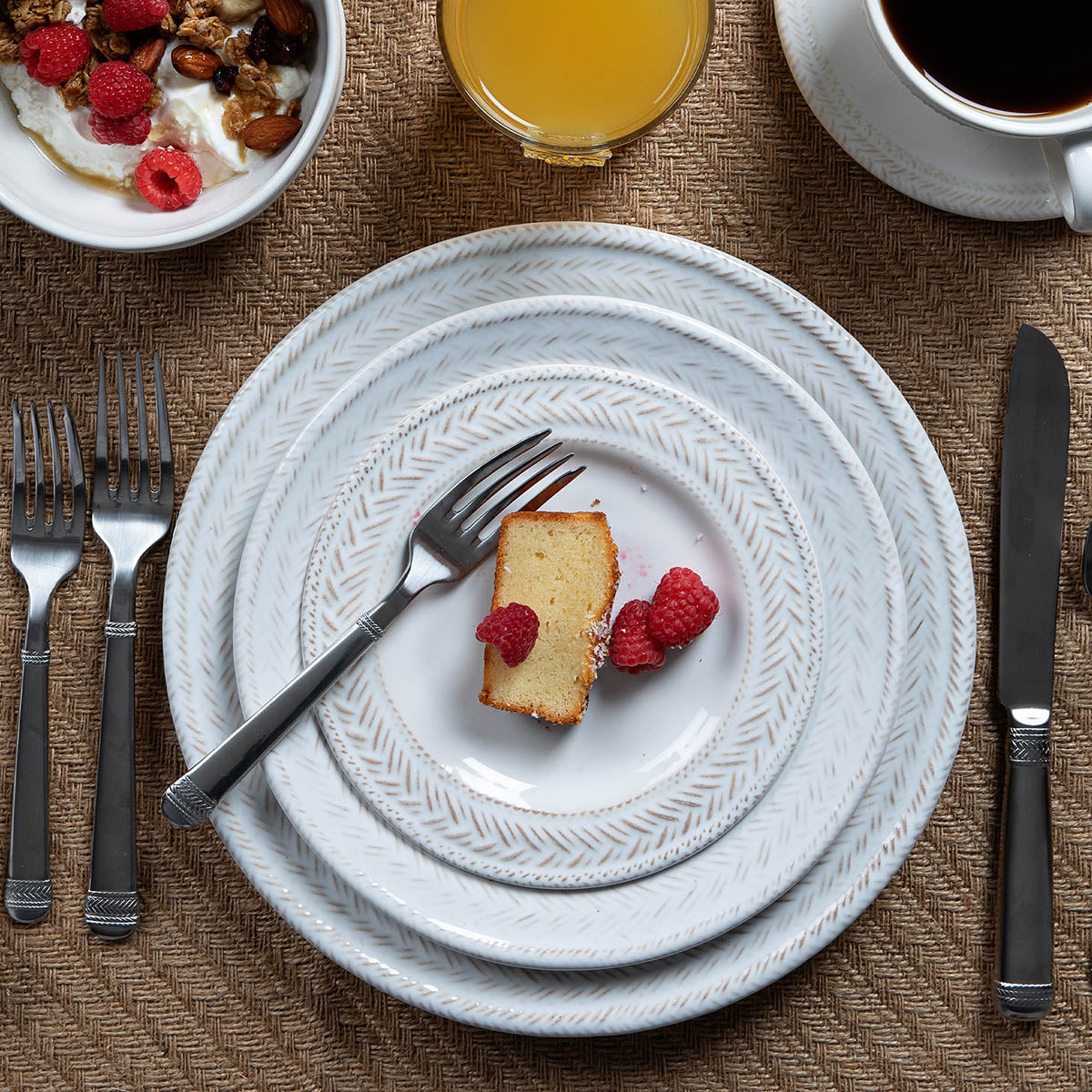 Le Panier 12" Serving Bowl - Whitewash