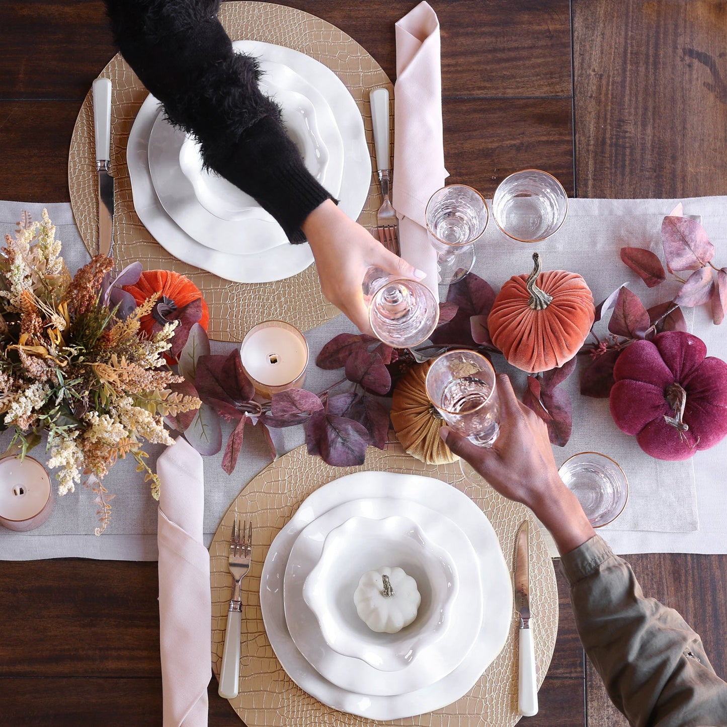 VIDA Croc Reversible 16" Round Placemats Set of 4 (Silver and Gold)