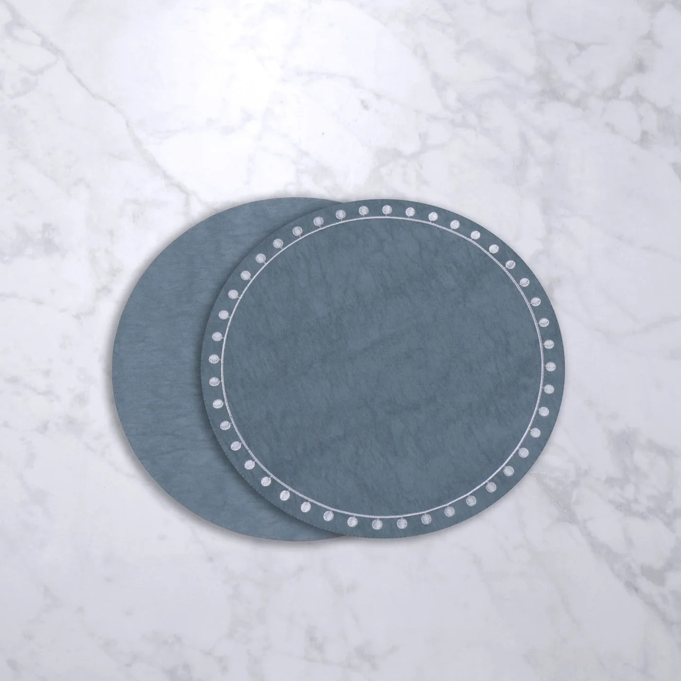 VIDA Round Embroidered Dots 15.5" Round Placemats Set of 4 (Blue and White)