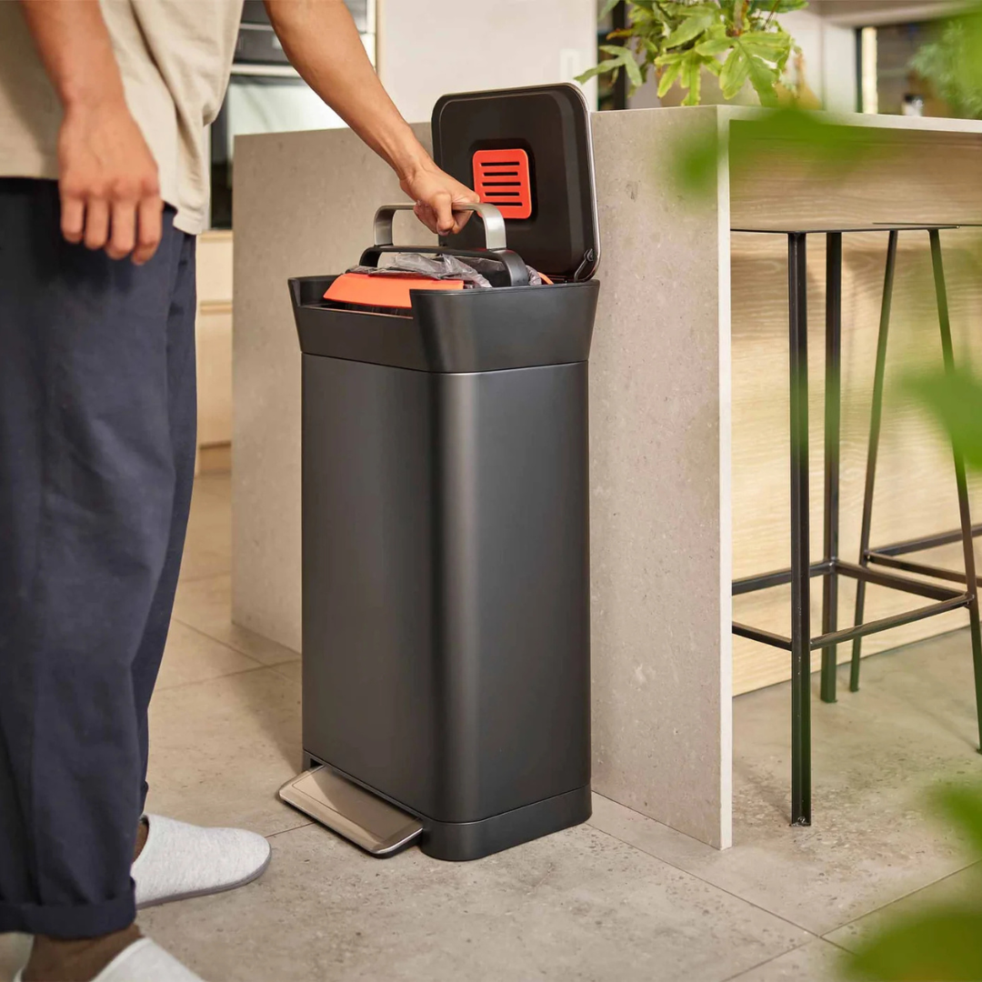 Titan 30L Black Trash Compactor