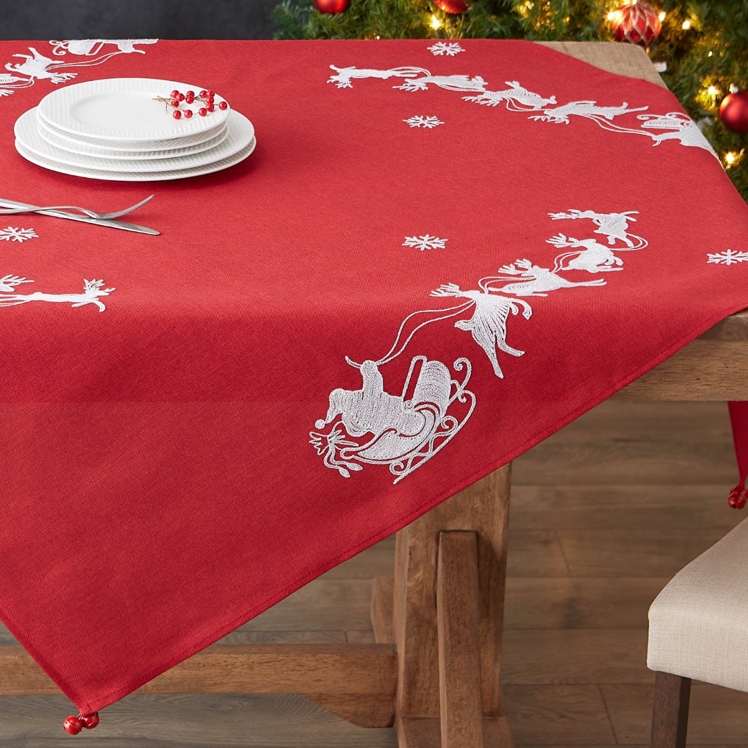 Santas Sleigh Table Throw