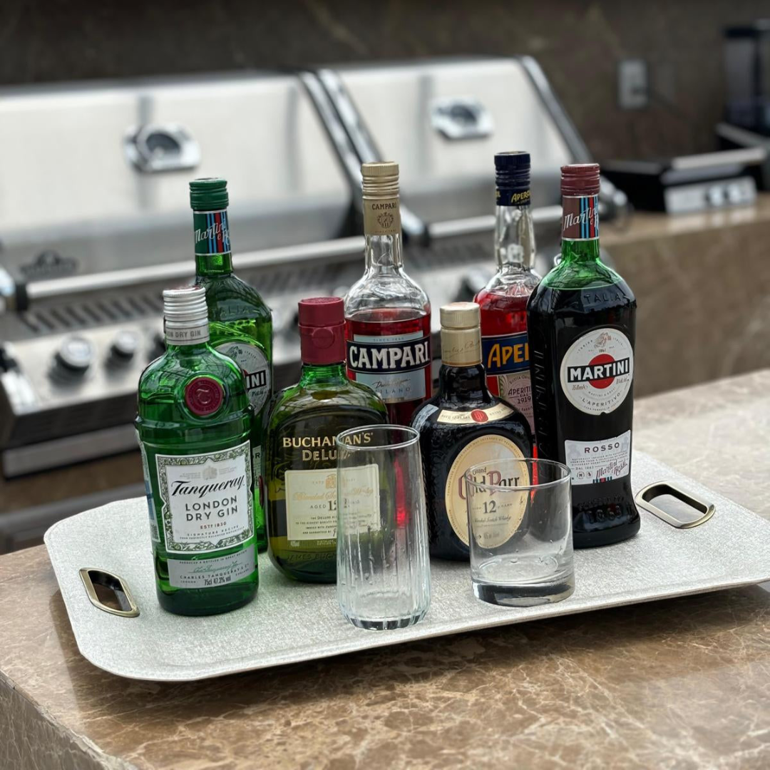 Bandeja grande para servir con asas de metal - Amara Beige