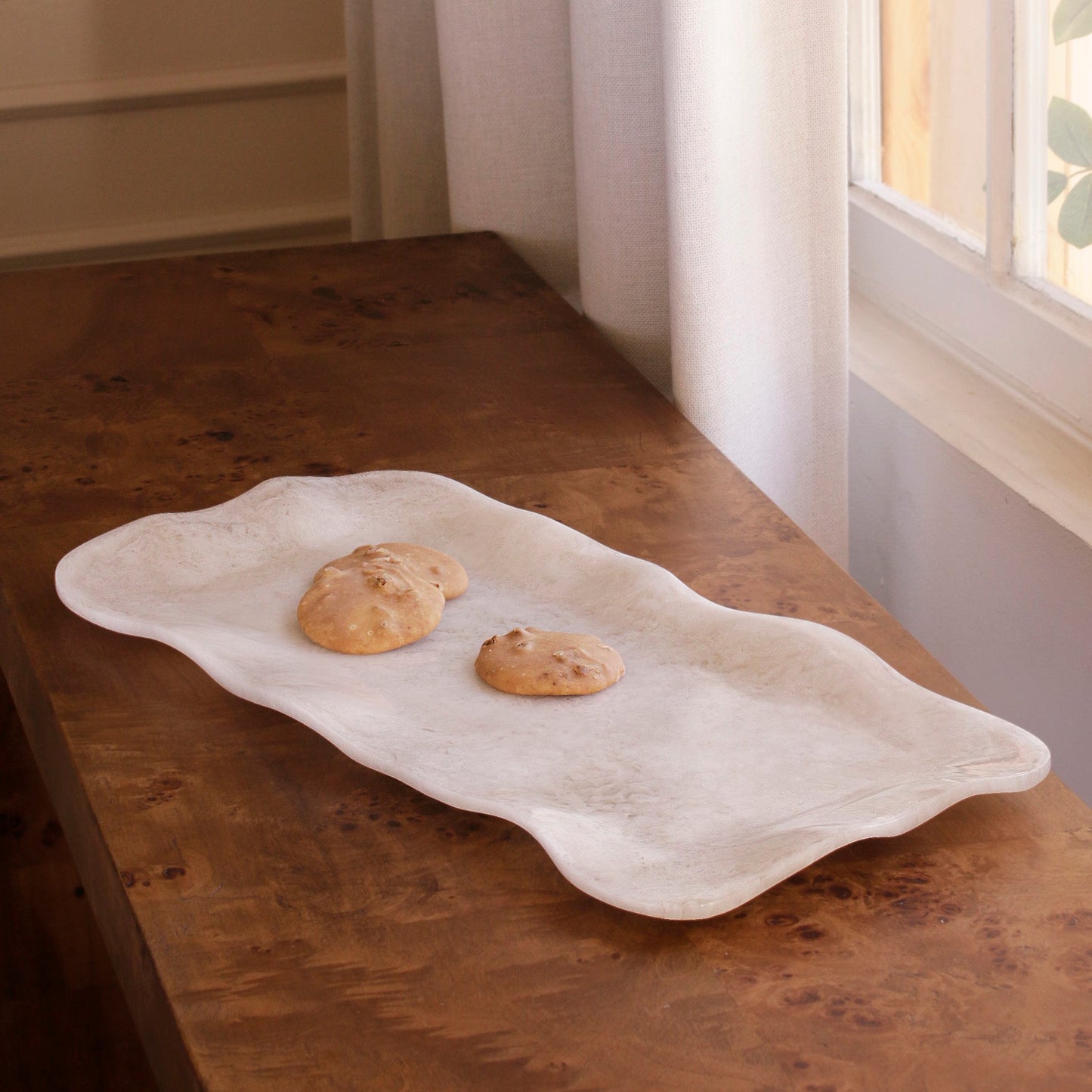 RESIN Alabaster Long Rectangle Tray White Swirl