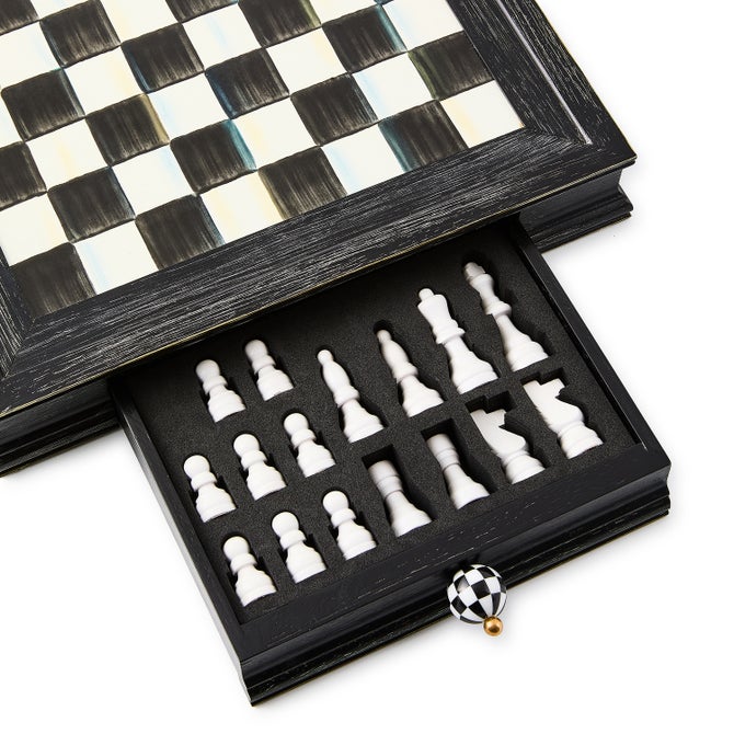 Courtly Check Chess Set