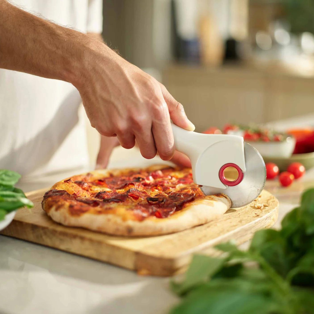 Ringo™ Easy-clean Red Pizza Cutter