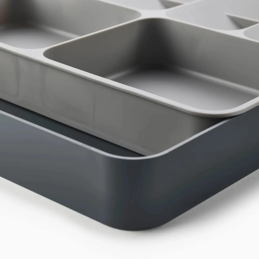 Organizador expandible para cubiertos, utensilios y aparatos DrawerStore™ de color gris