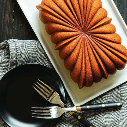 Formed Classic Fluted Loaf & White Keeper Set