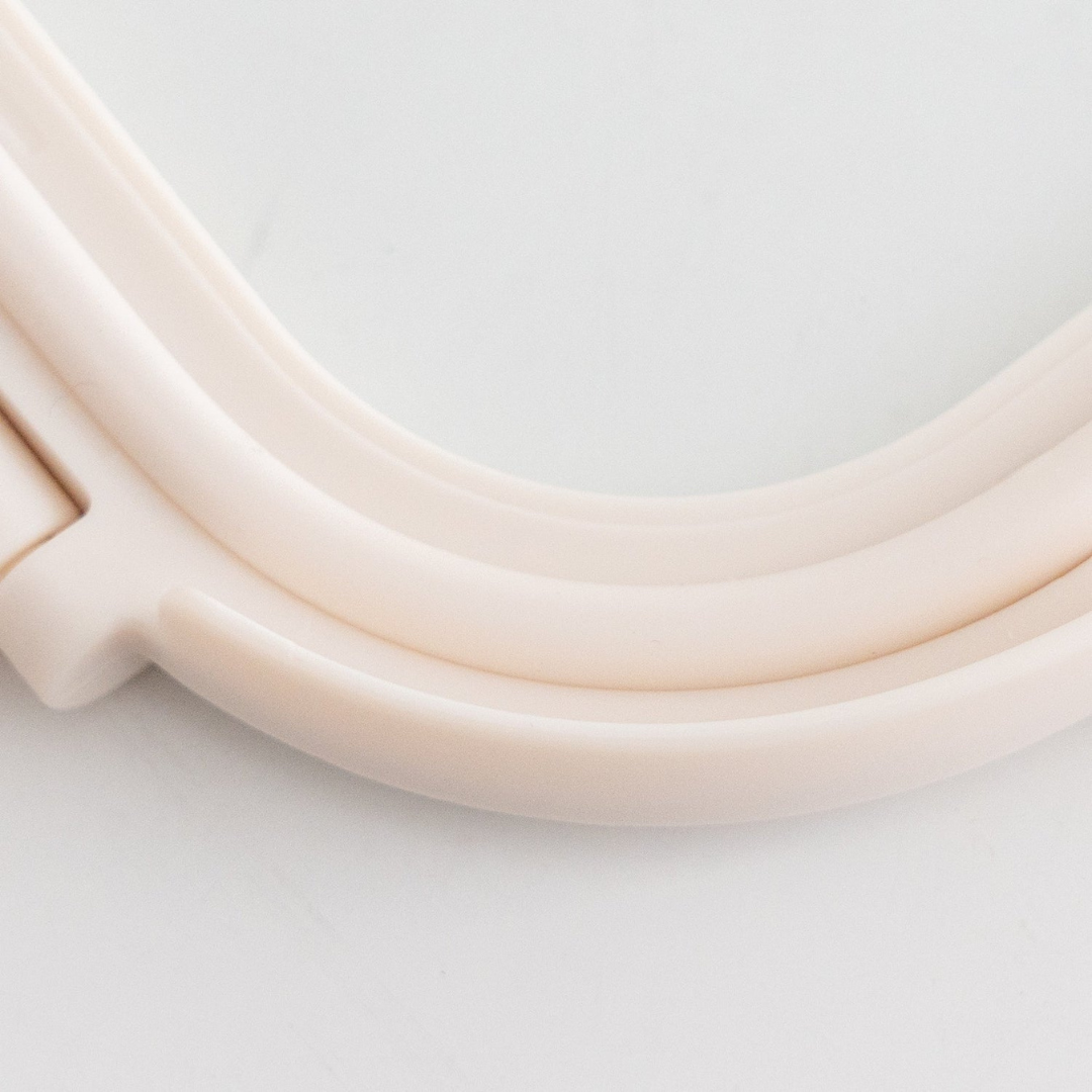 Glossy Solid Stoneware Container With Tempered Glass Lid (Cannoli Creme) - 24 oz