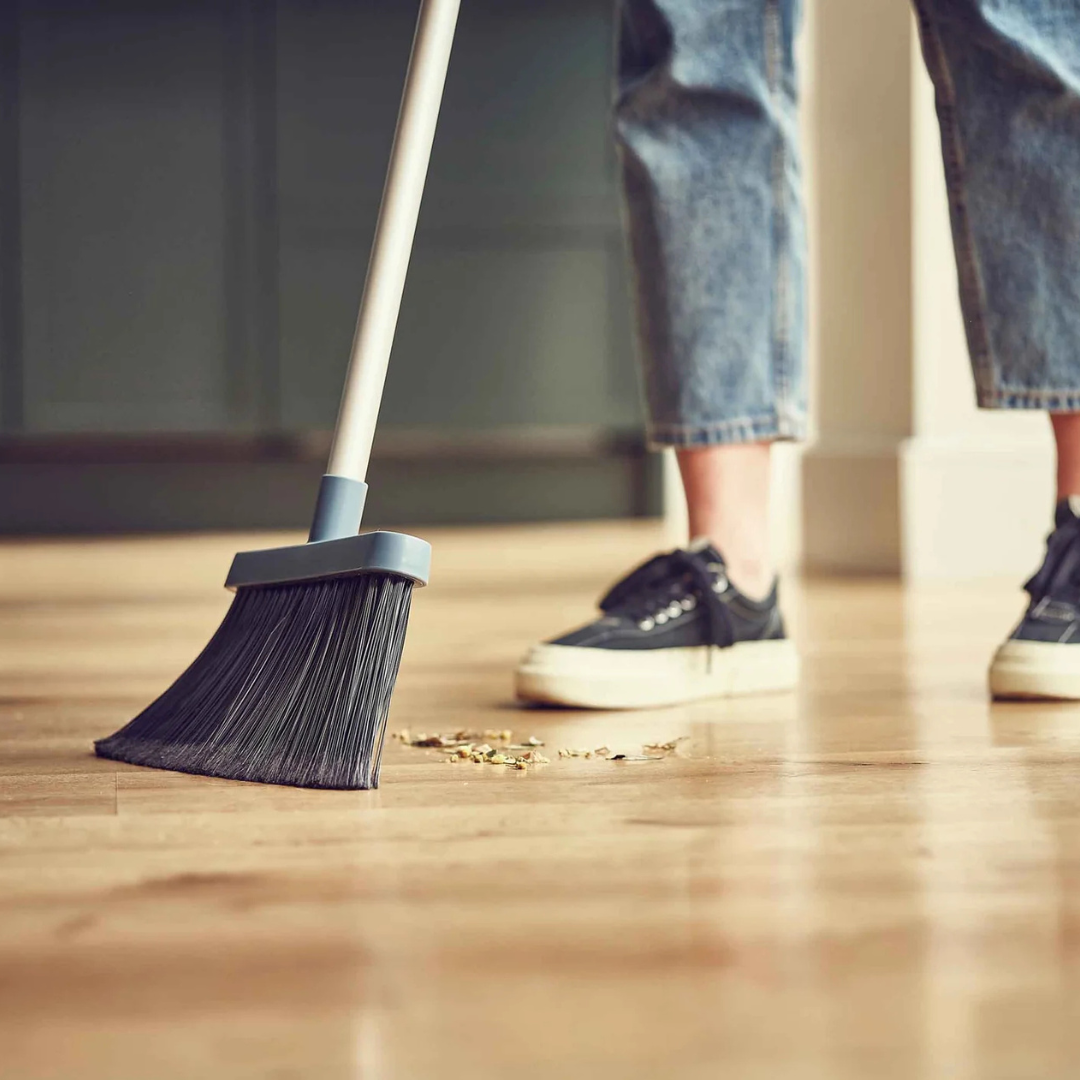 CleanStore Blue Wall-mounted Broom