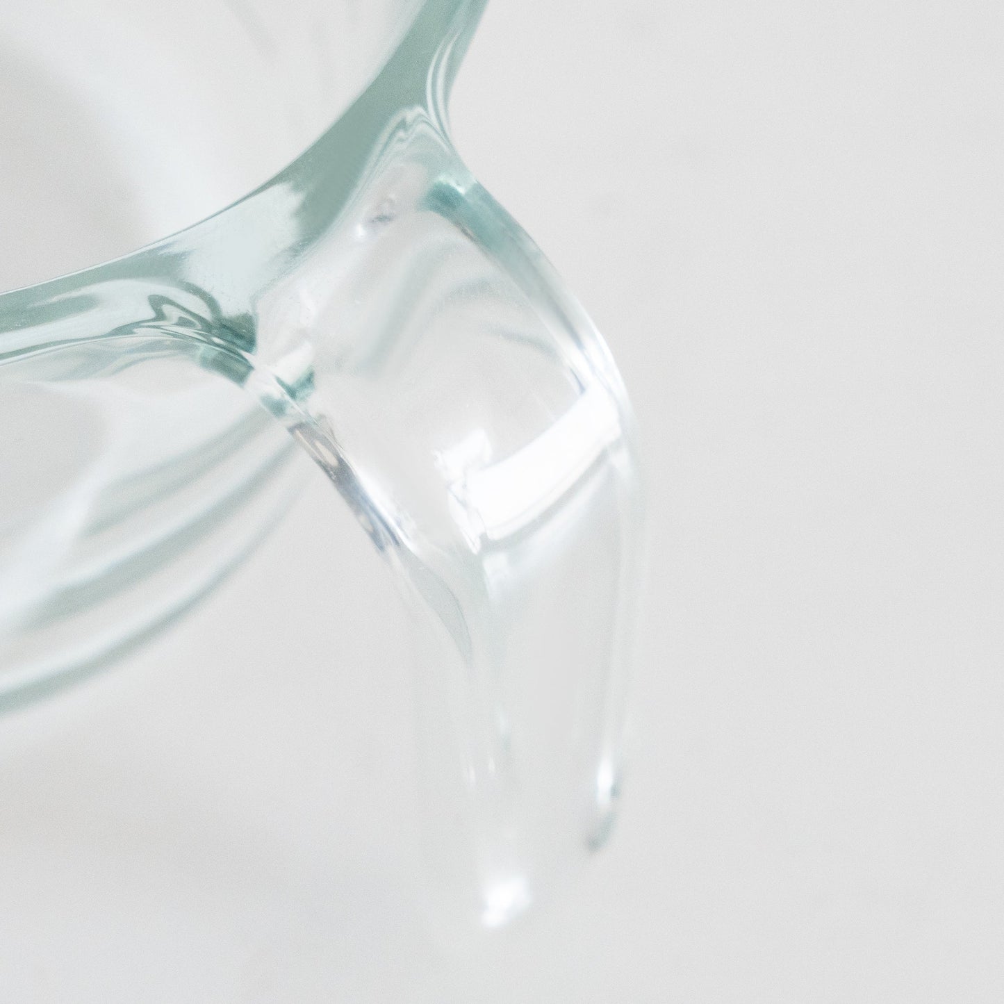 Glass Measuring Cup With Glass Citrus Juicer Lid