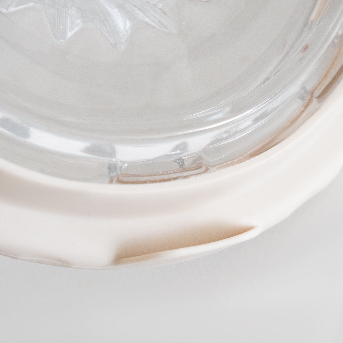 Glass Measuring Cup With Glass Citrus Juicer Lid