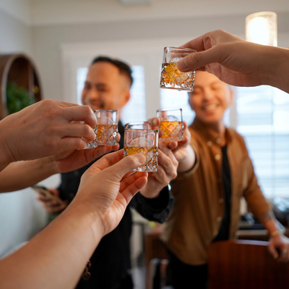 Shots de bolas de hielo Yarai Shiver: 4 vasos con bandeja para bolas de hielo