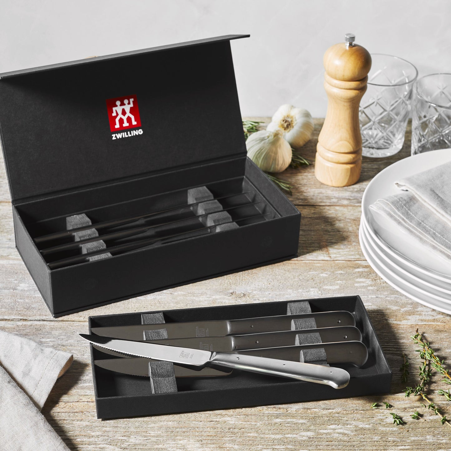 18/10 Stainless Steel Porterhouse Steak Knife Set In Black Presentation Box Set of 8
