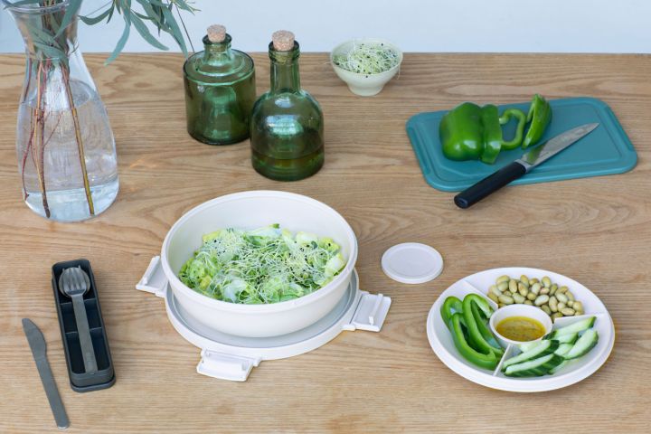 Make & Take Salad Bowl, 440 oz (1.3L) Plastic - Light Gray
